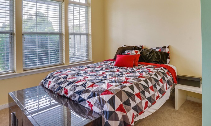 Mechanicsville Casa | Spacious Mechanicsville Townhome w/ Balcony!