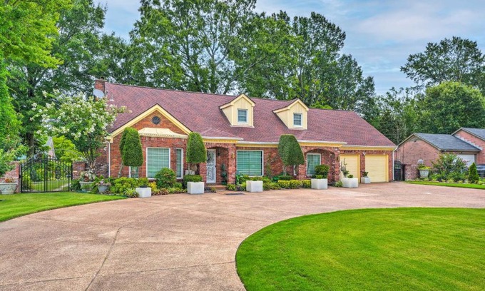 Whitehaven Casa | Spacious Memphis Home Less Than 3 Mi to Graceland!