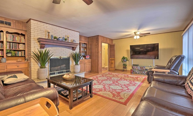 Whitehaven Casa | Spacious Memphis Home - Walk to Graceland