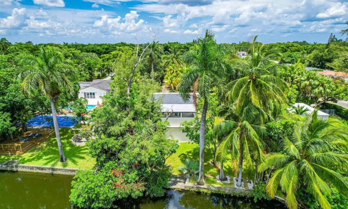 El Portal Casa | Spacious Miami Home by the River, Perfect Location