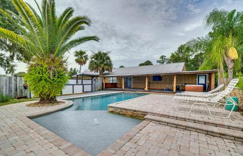 Micanopy Casa | Spacious Micanopy Farmhouse with Luxurious Pool!