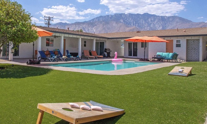 Desert Park Estates Casa | Spacious Mid-Century Style Oasis with Casita