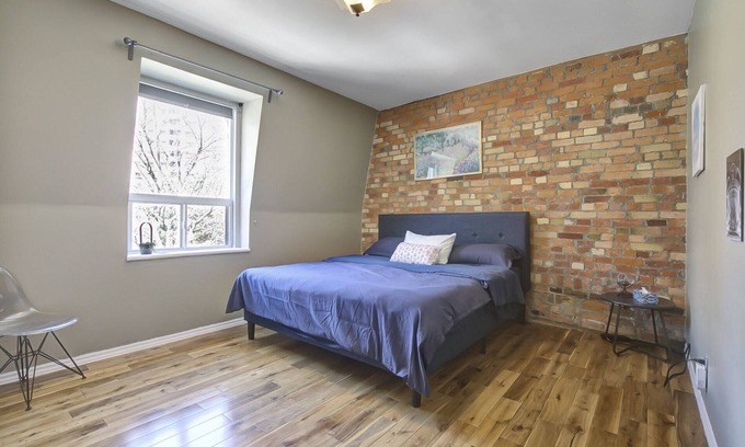 Old Town Casa | Spacious mid century 2 bedroom in downtown.