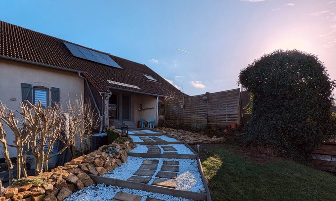 Chambornay-les-Pin Cabaña | Amplio y moderno albergue en el valle de Ognon