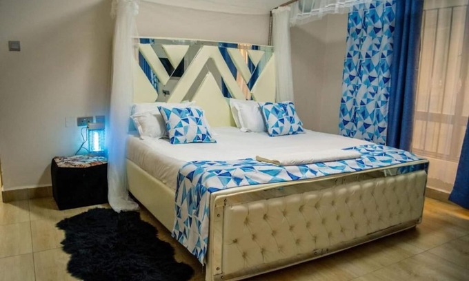 Nakuru Cama Y Desayuno | Spacious modern apartment, home away from home!