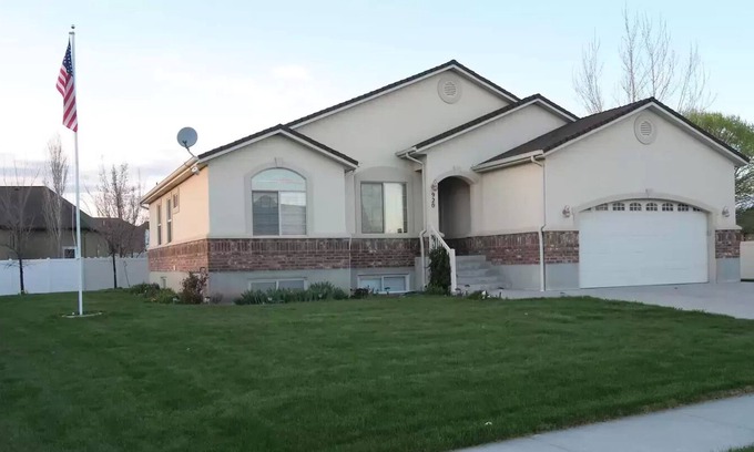 Tremonton Casa | Amplio sótano moderno con entrada privada