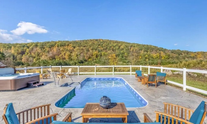 Catskill Otro | Spacious Modern Catskill Farmhouse - Hot Tub, Pool, Fire-Pit, Views