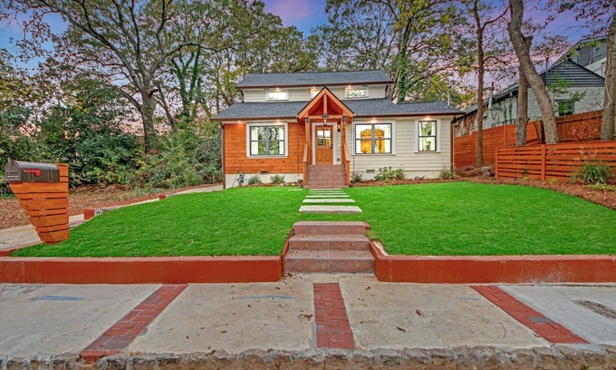 Hapeville Casa | Spacious Modern Cottage with 5 Bedrooms Close to Airport,
