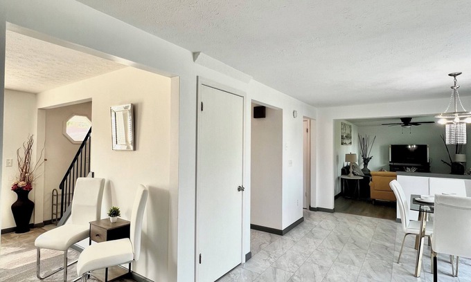 Rochester Casa | Spacious Modern Family Home - Prime Location
