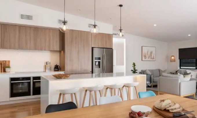 Titirangi Casa | Spacious Modern Family Home