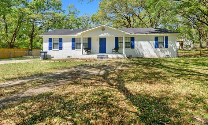 Saint Elmo Cabaña | Spacious Modern Farmhouse on the Gulf Coast