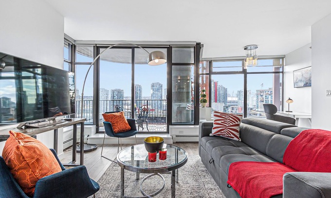 Gastown Condominio | Spacious Modern High-Rise with Ocean & City Views