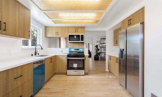 Anza Casa | Spacious Modern Home with Scenic Views & Outdoor