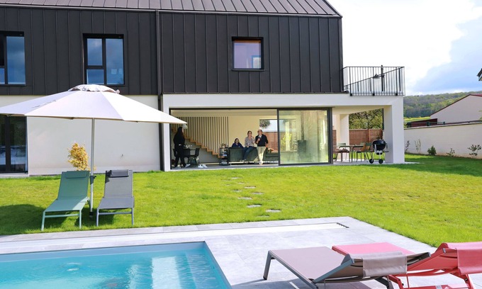 Cuchery Casa | Spacious Modern House with Private Pool & Garden – Perfect for 12 Guests
