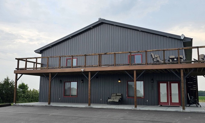 Grand Island Cabina | Spacious modern lodge outside of city