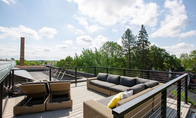 Fulton Casa | Gran casa de lujo de Linden Hills, a pie de los lagos, 50 y Francia, boutiques, bares