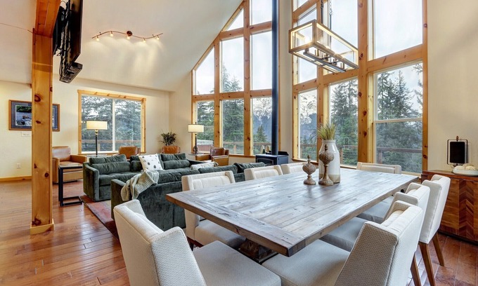 Alyeska Casa | Spacious Modern Mountain Luxury Living with Hot Tub and Garage