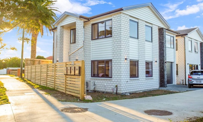 Papatoetoe Casa | Spacious Modern Home near Airport and Manukau City