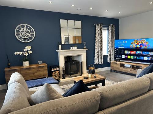 Sherwood Forest Casa | Spacious, Modern & Quiet Bungalow with hot tub