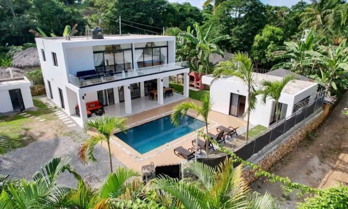 La Ceiba Casa | Spacious Modern Villa, Playa Bonita Beach, Pool