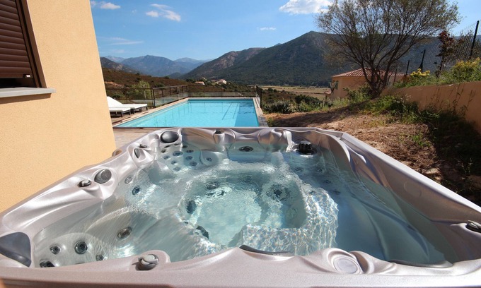 Vico Villa | Amplia villa, vista panorámica, piscina climatizada, spa, jardín, cerca de las playas