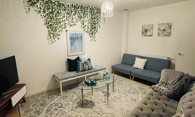Finsbury Park Apartamento | Spacious Modern Well-furnished 2 bdrm flat, 2 mins from train station, 4-5 pple