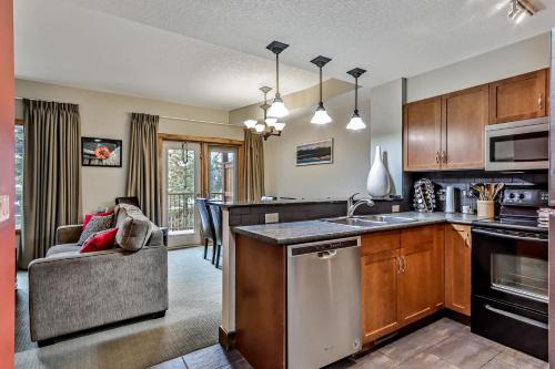 Canmore Casa | Spacious Mountain 2 Bedroom with Hot tub managed by Little Sister Getaways