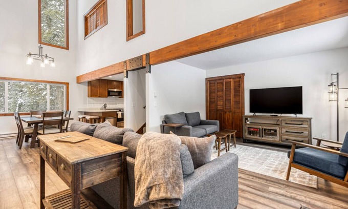 Kalispell Casa | Spacious Mountain Home In The Trees with Views
