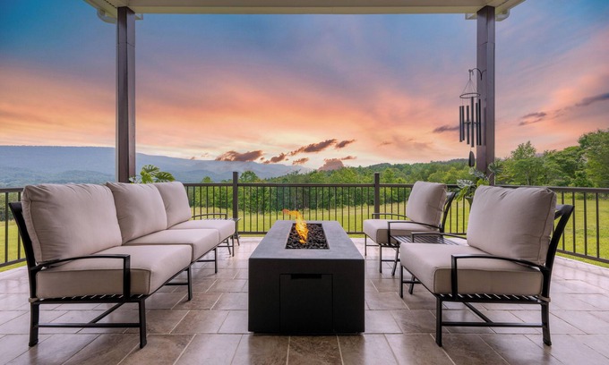 Dunlap Casa | Spacious Mountain Home: King Beds, Hiking, Large Kitchen, Arcade, Peaceful