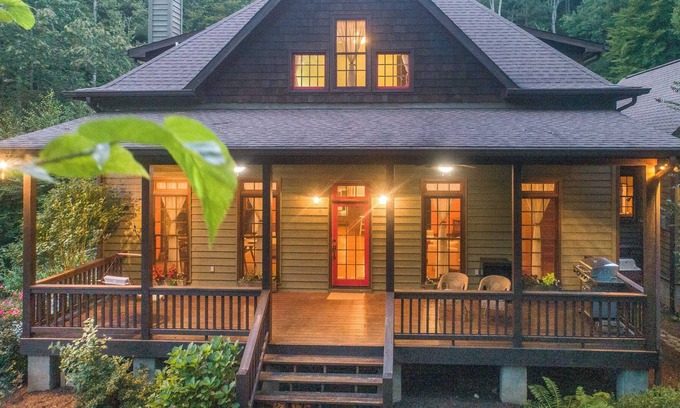 Almond Condominio | Spacious Mountain Retreat w/ Stunning Views near Bryson City and Fontana Lake