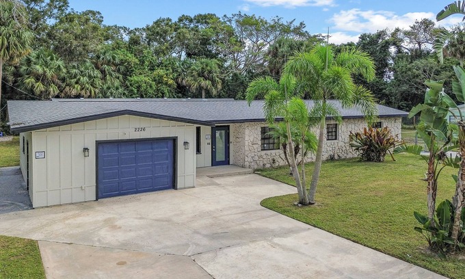 Vero Beach Casa | Spacious Multi-Unit 8-bedroom house with AC and WiFi in delightful Vero Beach
