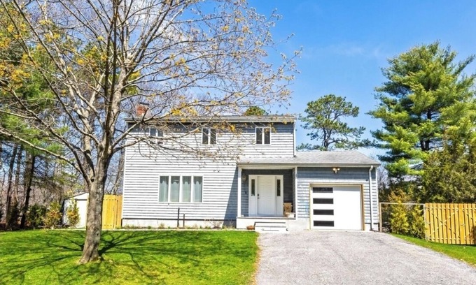 Riverhead Casa | Spacious multiples bedroom house in enchanting Calverton with WiFi, AC