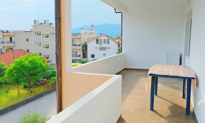 Tivat Apartamento | Spacious Nature View Flat Near Porto Montenegro