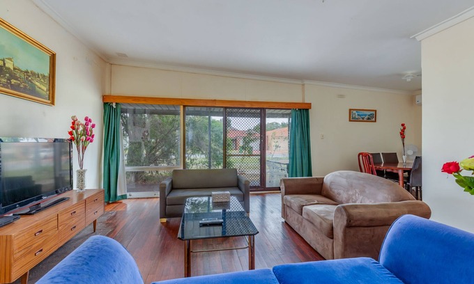 Gosnells Casa | Casa de vacaciones espaciosa, ordenada y conveniente