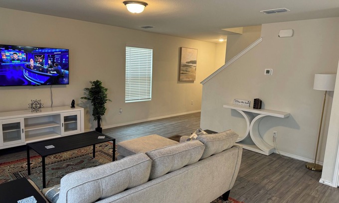 Forney Casa | Spacious New 4B2.5B Retreat with Office, Forney