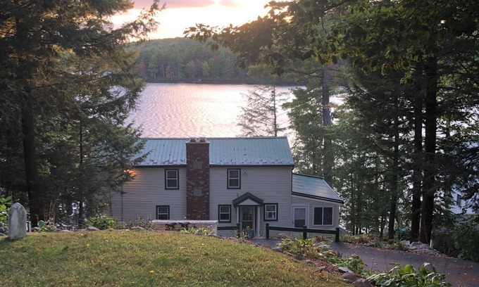 Alton Bay Casa | Spacious New Hampshire mountain waterfront get away house. Boats & private docks