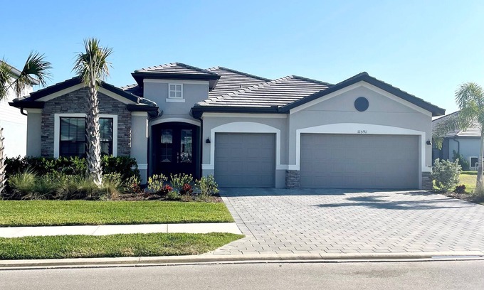 Gateway Casa | Spacious NEW house with Pool and Spa