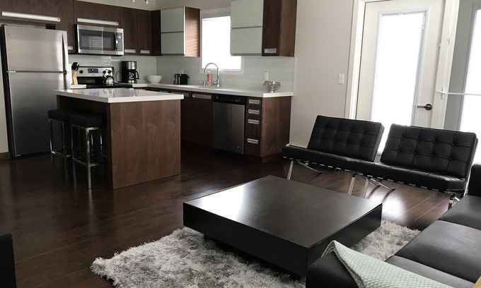 Saskatoon Condominio | Amplio condominio nuevo y confortable - 2 habitaciones, 2 baños