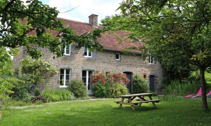 Les Monts-d'Andaine Cabaña | Casa rural con encanto: amplio jardín, comodidades incluidas y actividades cercanas