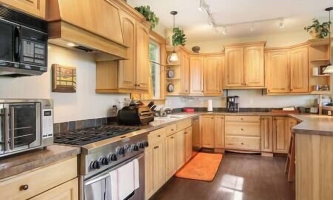 Arcadia Casa | Spacious Northern MI Home with Lake View Sunsets
