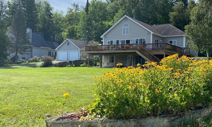 Glover Casa | Spacious Northeast Kingdom Retreat on Beautiful Shadow Lake!