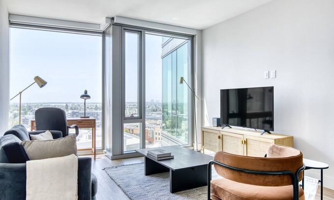 Downtown Oakland Apartamento | Spacious Oakland 1BR w/ AC, W/D, Sky Deck, next to BART, by Blueground