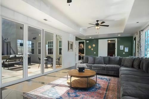 Hurricane Casa | Spacious Oasis, Rooftop Views , Hot Tub, Sleeps 34