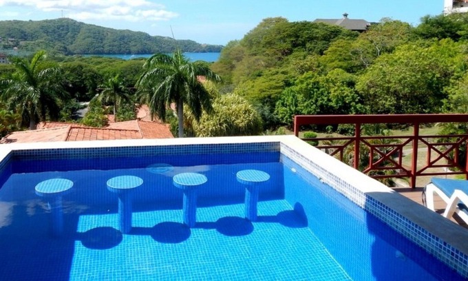 Playa Hermosa Villa | Amplia villa con vista al mar con piscina privada.
