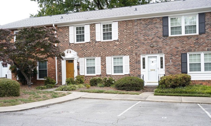 Greensboro Casa | Spacious on Battleground + pool