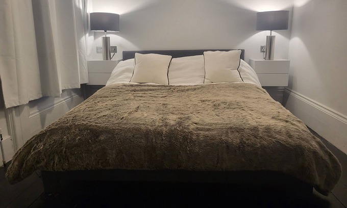 Hove Apartamento | Spacious One Bed in Central Hove with Parking