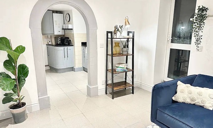 Trowbridge Cabaña | Spacious One Bedroom Cottage