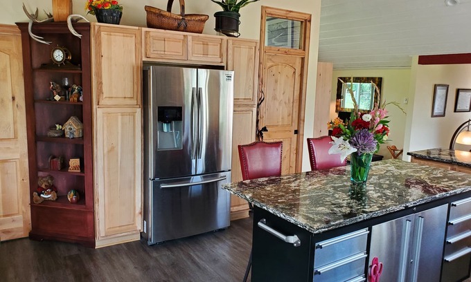 Missoula Casa | Spacious one bedroom plus Bungalow off O'Keefe Creek