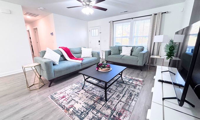 University Place Casa | Spacious One Level, 5 BED Home in Beautiful Charlotte