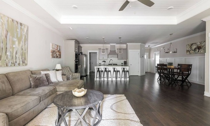 Belle Mina Casa | Spacious One Level Ranch Style Luxury Townhouse